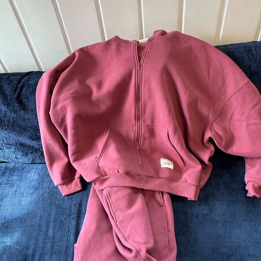 Comfrt Unisex Mauve Zip-Up Hoodie and Sweatpants Set